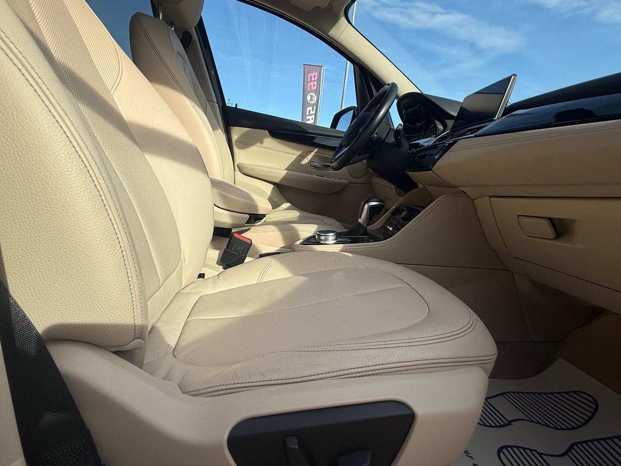 Bmw 2er Active Tourer 220d xDrive Luxury aut.