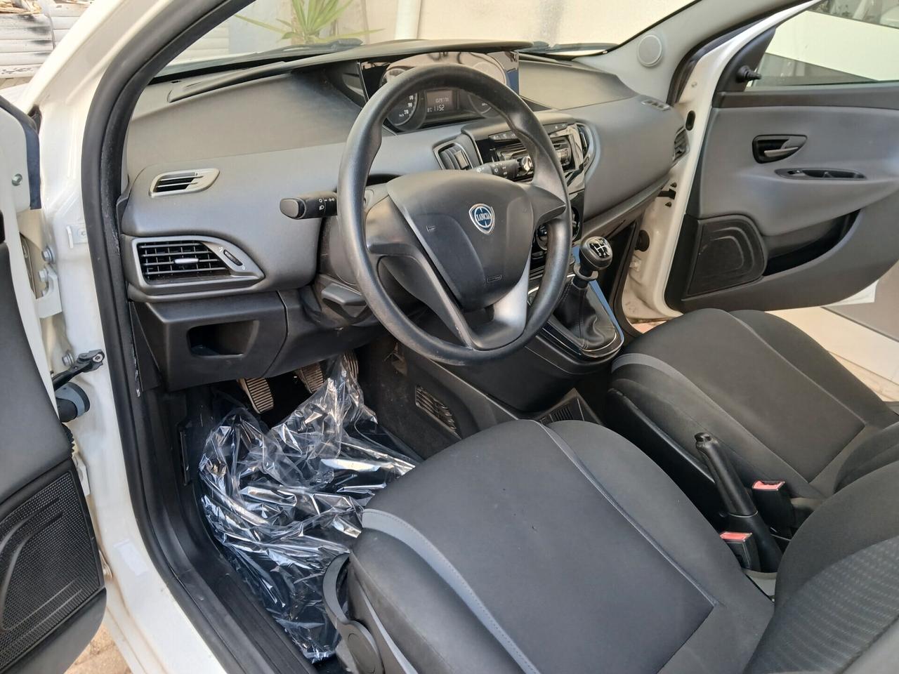 Lancia Ypsilon 1.2 Silver