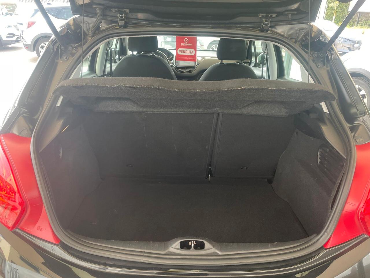 Peugeot 208 1.4 HDi 68 CV 5 porte Allure