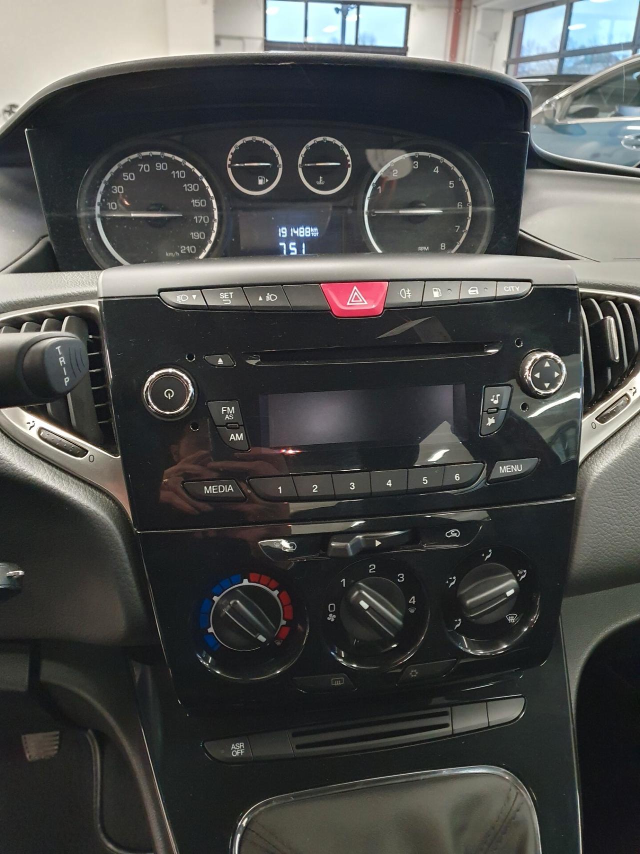 Lancia Ypsilon 0.9 TwinAir 85 CV 5 porte S&S Gold