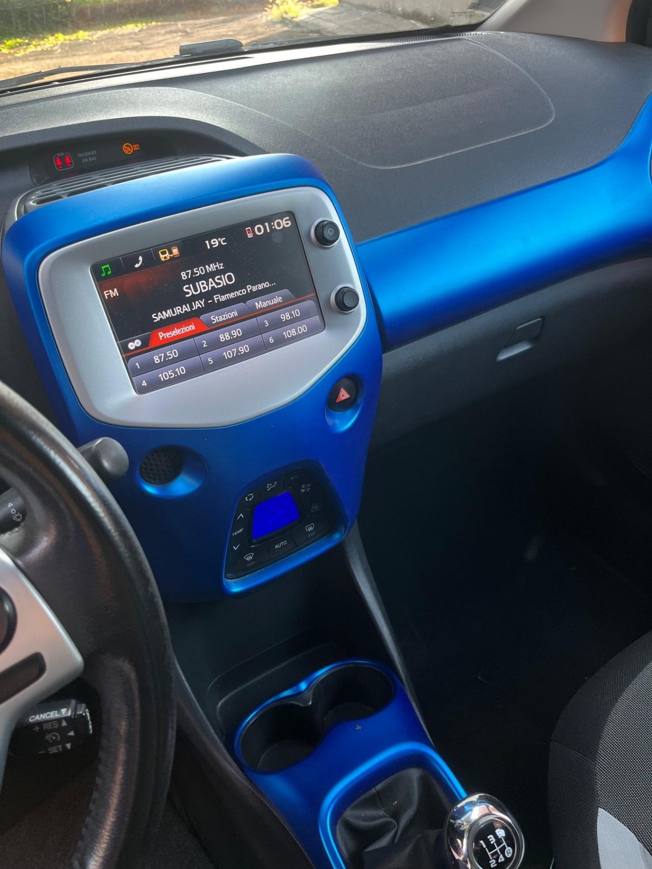 Toyota Aygo 1.0 VVT-i 69 CV 5 porte x-play TSS
