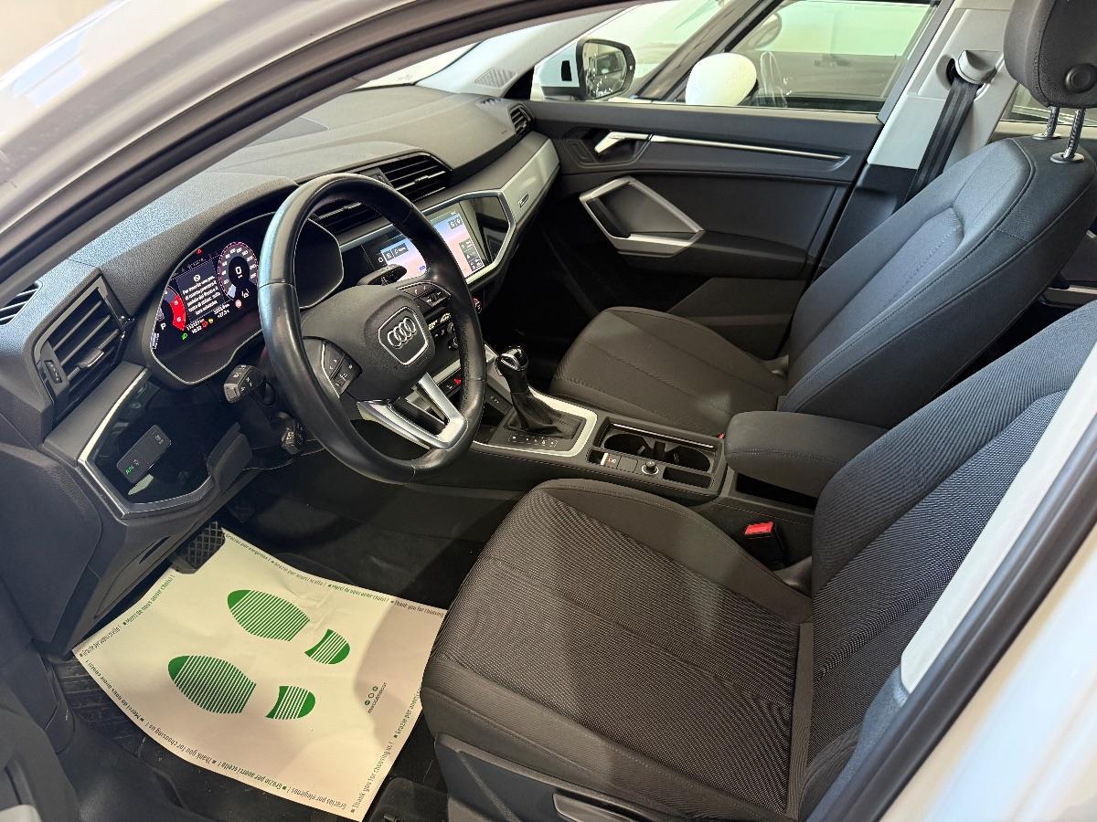 AUDI - Q3 - 35 TDI S tronic Business Advanced
