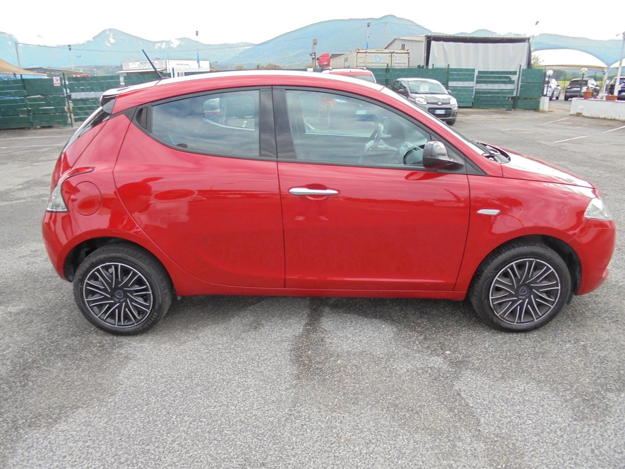 Lancia Ypsilon 1.0 FireFly 5 porte S&S Hybrid Gold