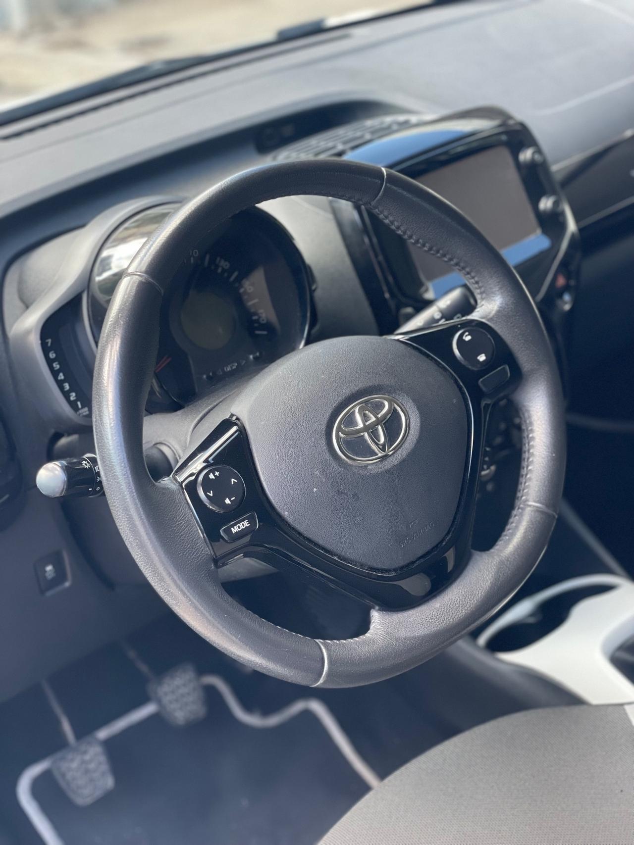 Toyota Aygo 1.0 VVT-i 69 CV 5 porte x-cool