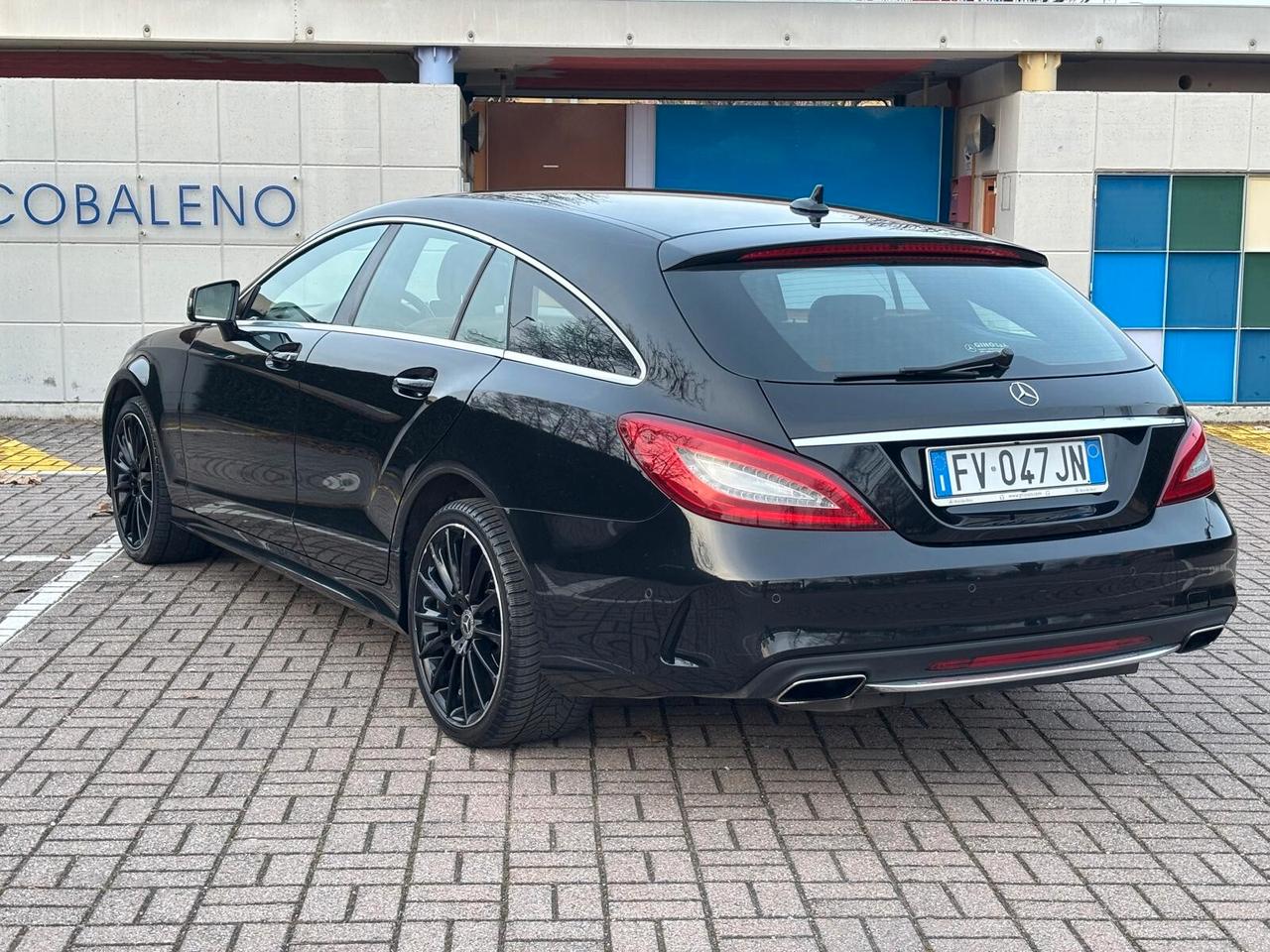 Mercedes-benz CLS 220 d SW Premium. AMG SOOTING..CELL 320 147 1147 WUATSAPP