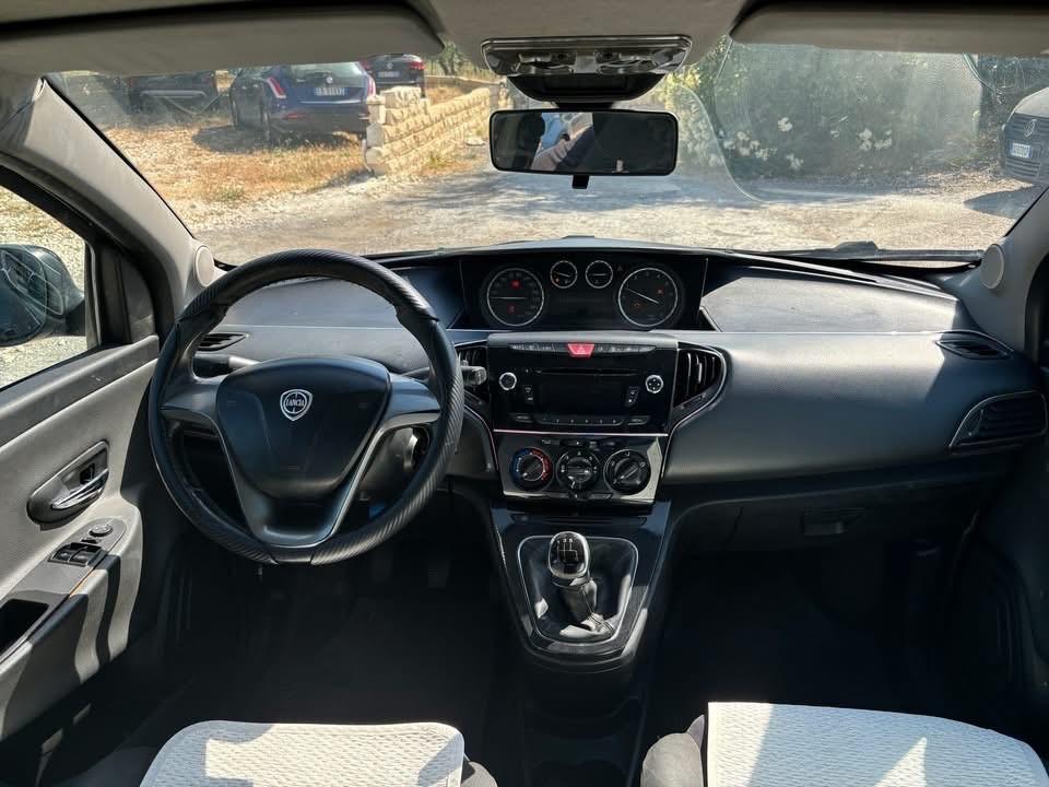 Lancia Ypsilon 1.2 69 CV Unyca