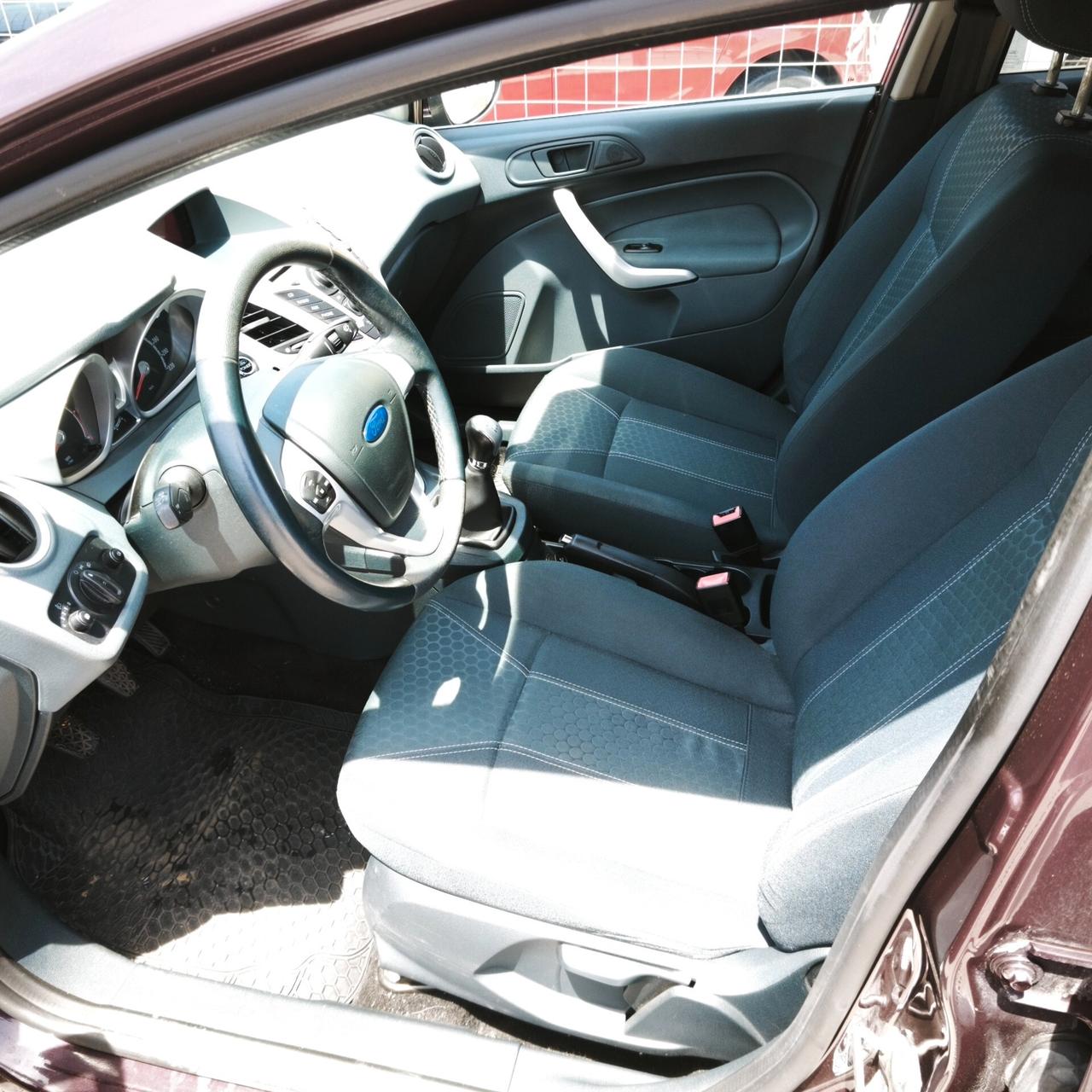 Ford Fiesta 1.4 TDCi 70CV 5 porte Titanium