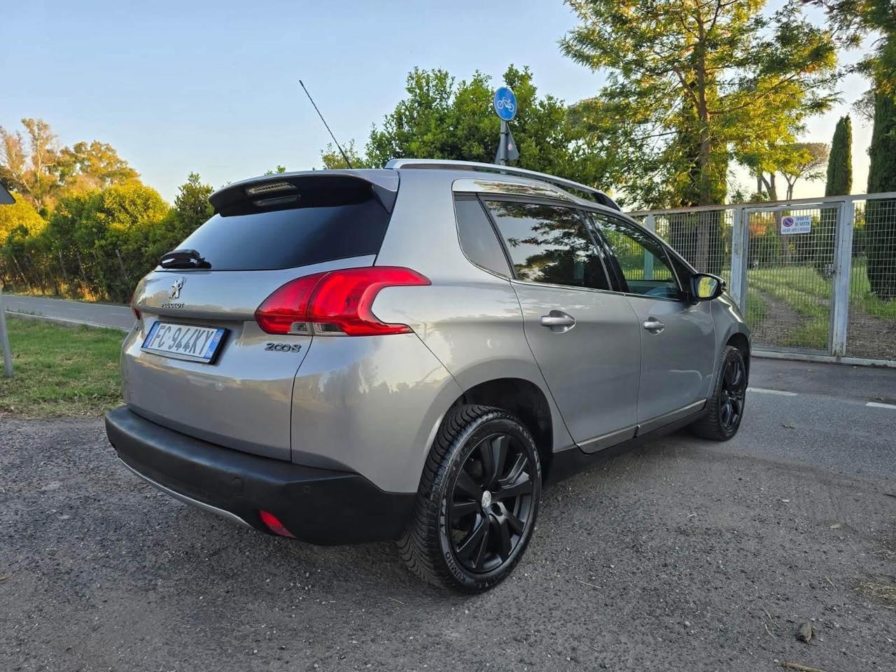 Peugeot 2008 BlueHDi 100 Black Matt