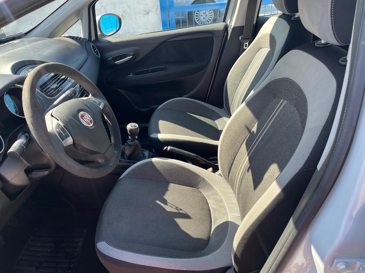 Fiat Grande Punto g.punto-5P-1.4 metano-8v-full-2013