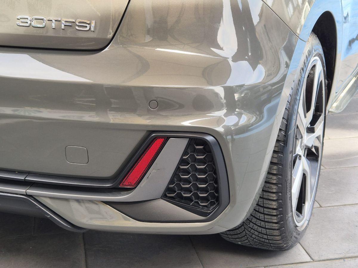 AUDI - A1 Sportback - A1 SPB 30 TFSI Identity Black