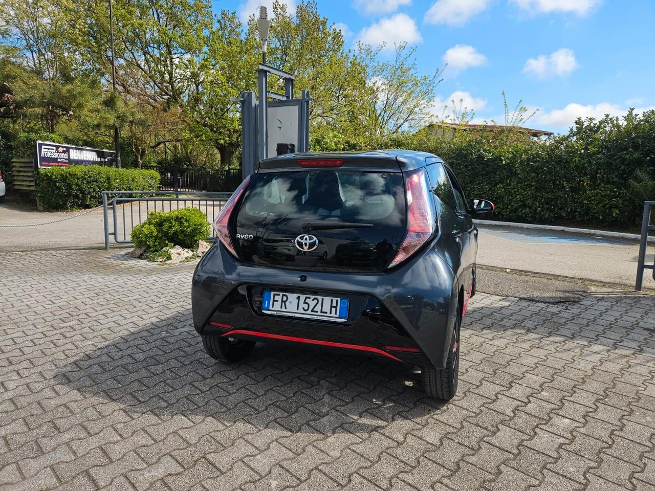 Toyota Aygo 1.0 VVT-i 69 CV 5 porte x-play TSS