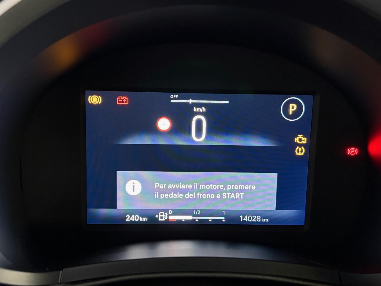 FIAT 600 1.2 HYBRID DCT MHEV LA PRIMA (14.000 KM!)