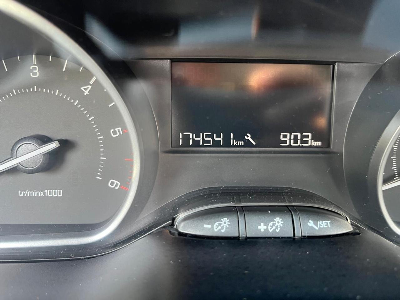 Peugeot 2008 BlueHDi 100 Active **NEOPATENTATI**