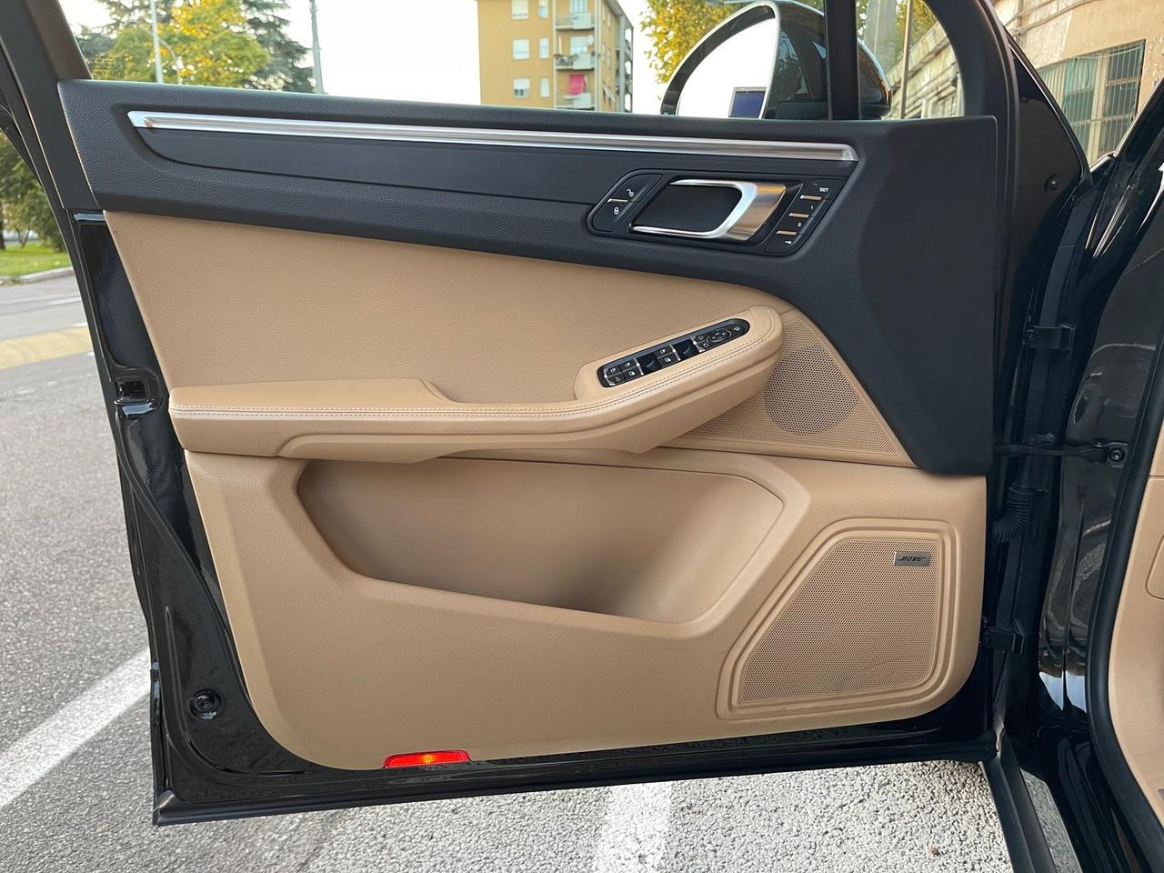 Porsche Macan -- 2.0 #7143