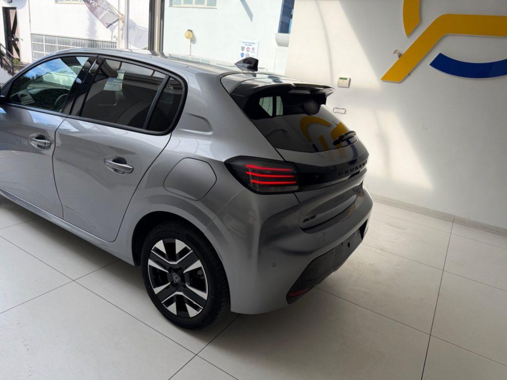 Peugeot 208 Hybrid 110 e-DCS6 Allure da €199,00 mensili