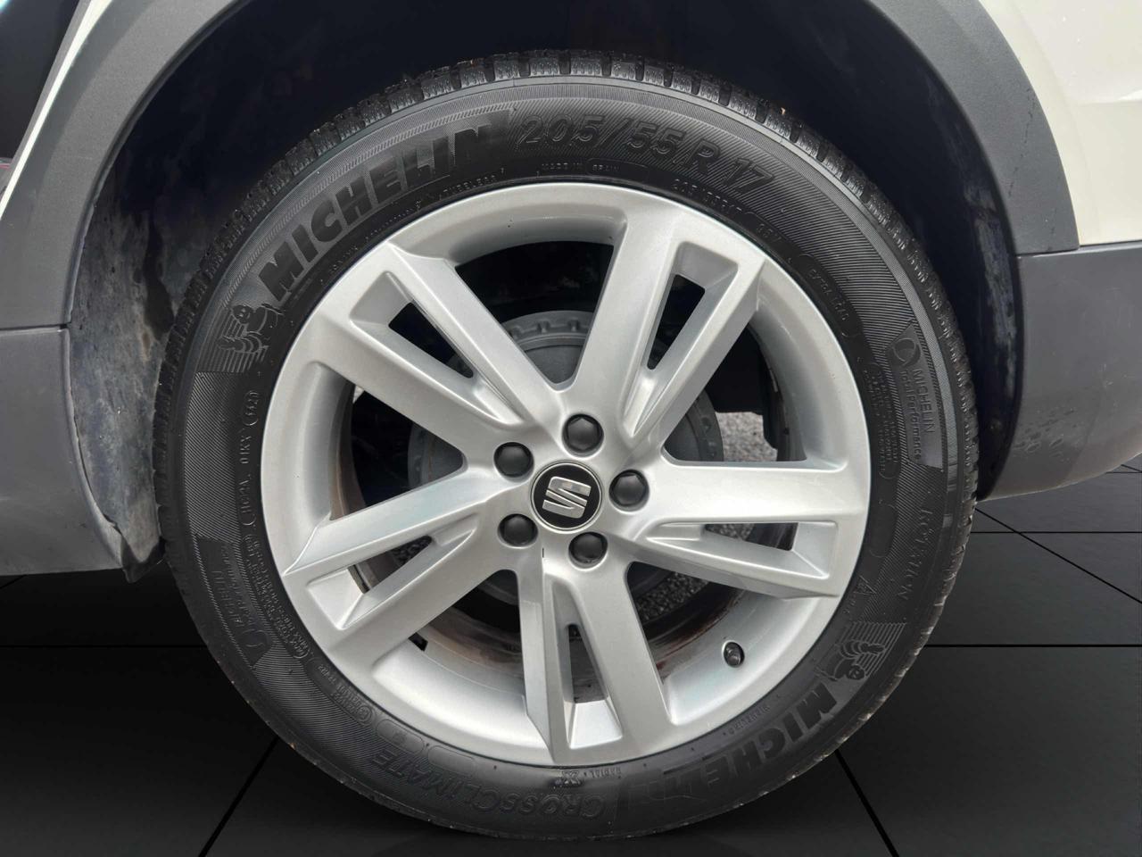 SEAT Arona 1.0TGI FR-CERCHI17-CRUISE-NAVI-SENSORI-DIURNI LEED