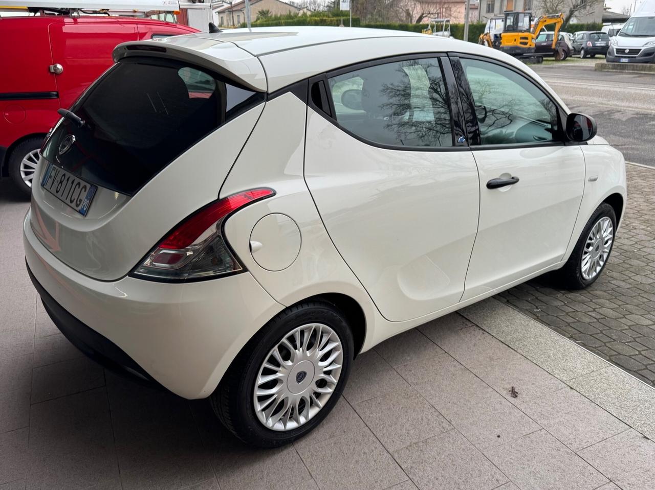 Lancia Ypsilon 1.2 69 CV 5 porte Elefantino Blu