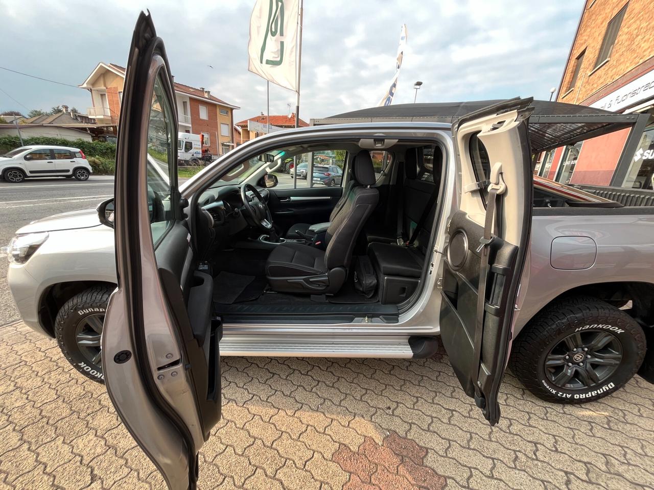 Toyota Hilux 2.4 D4D 4WD 2+2p cassone lungo - 35.000km