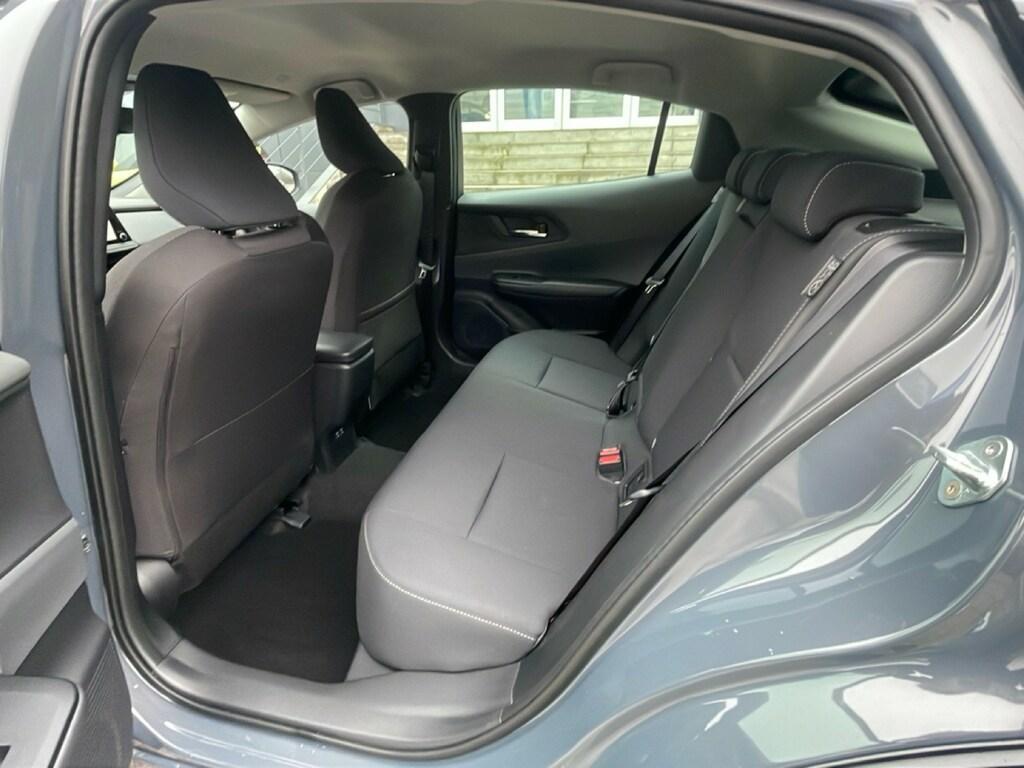 Toyota Prius 2.0 Plug-in Hybrid Active E-CVT