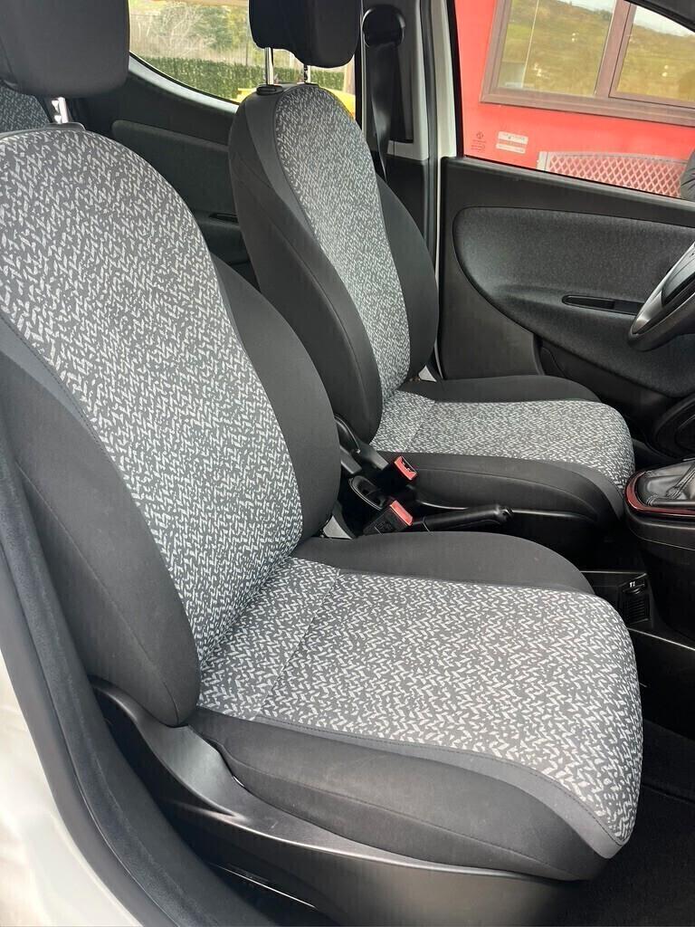 Lancia Ypsilon 1.2 69 CV 5 porte S&S Black and Noir