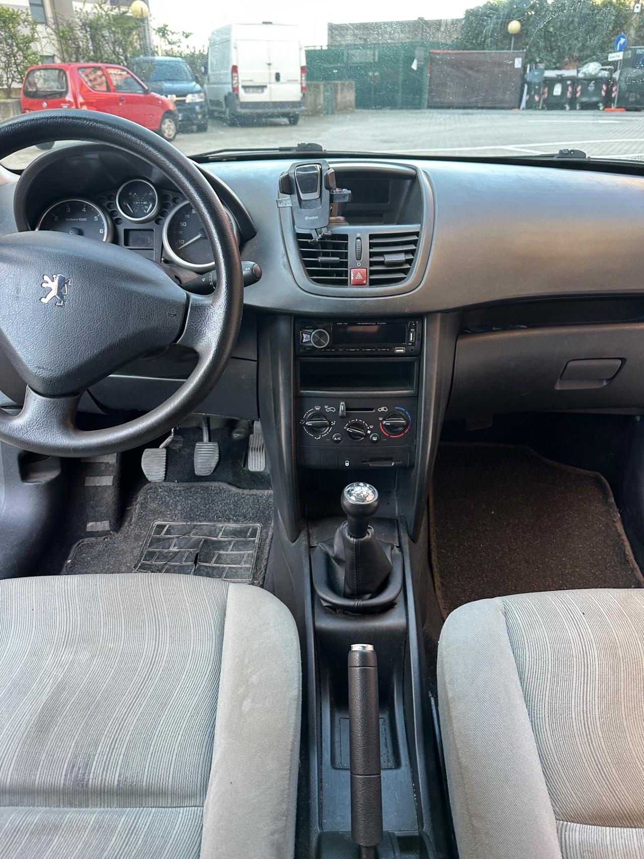 Peugeot 207 1.4 8V 75CV 5p. ONE Line