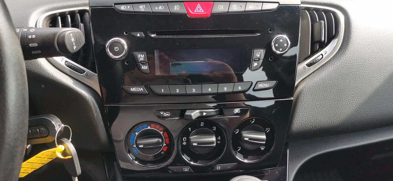 Lancia Ypsilon 0.9 TwinAir 85 CV 5 porte S&S DFN Gold