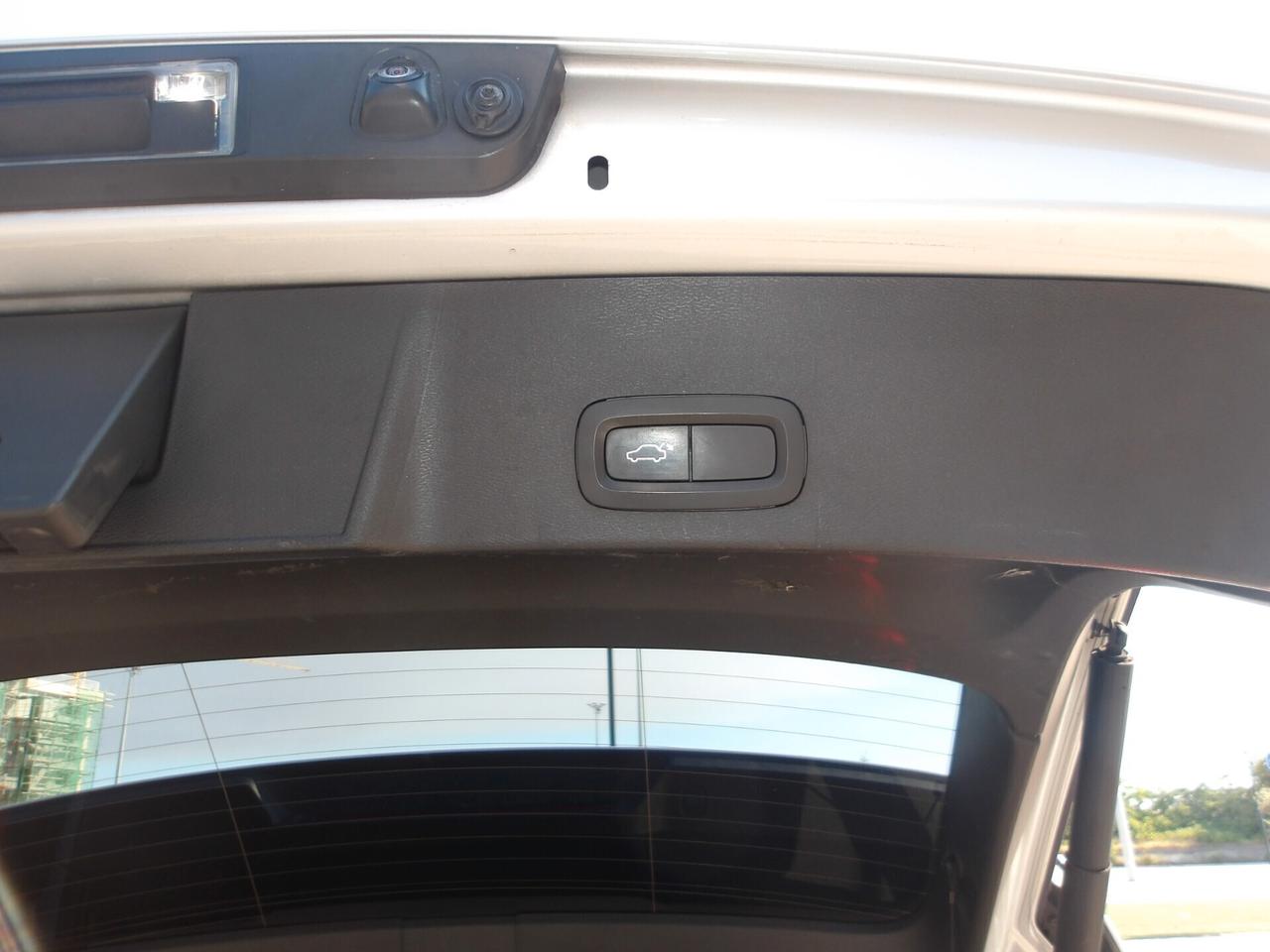 VOLVO XC40 4WD-AUTO-RETROC-2019