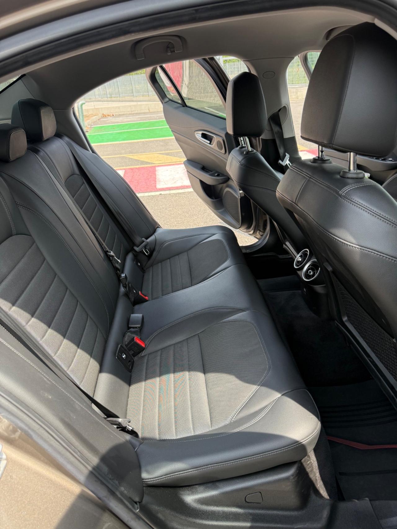 Alfa Romeo Giulia 2.2 Turbodiesel 180 CV Super