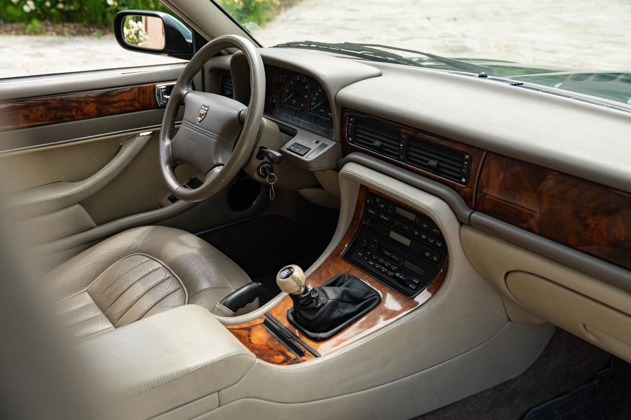 Jaguar XJ6 3.2 MANUALE - JAG00085