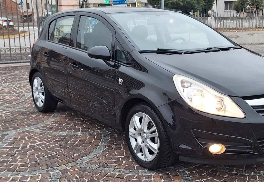 Opel Corsa 1.4 benzina/gpl