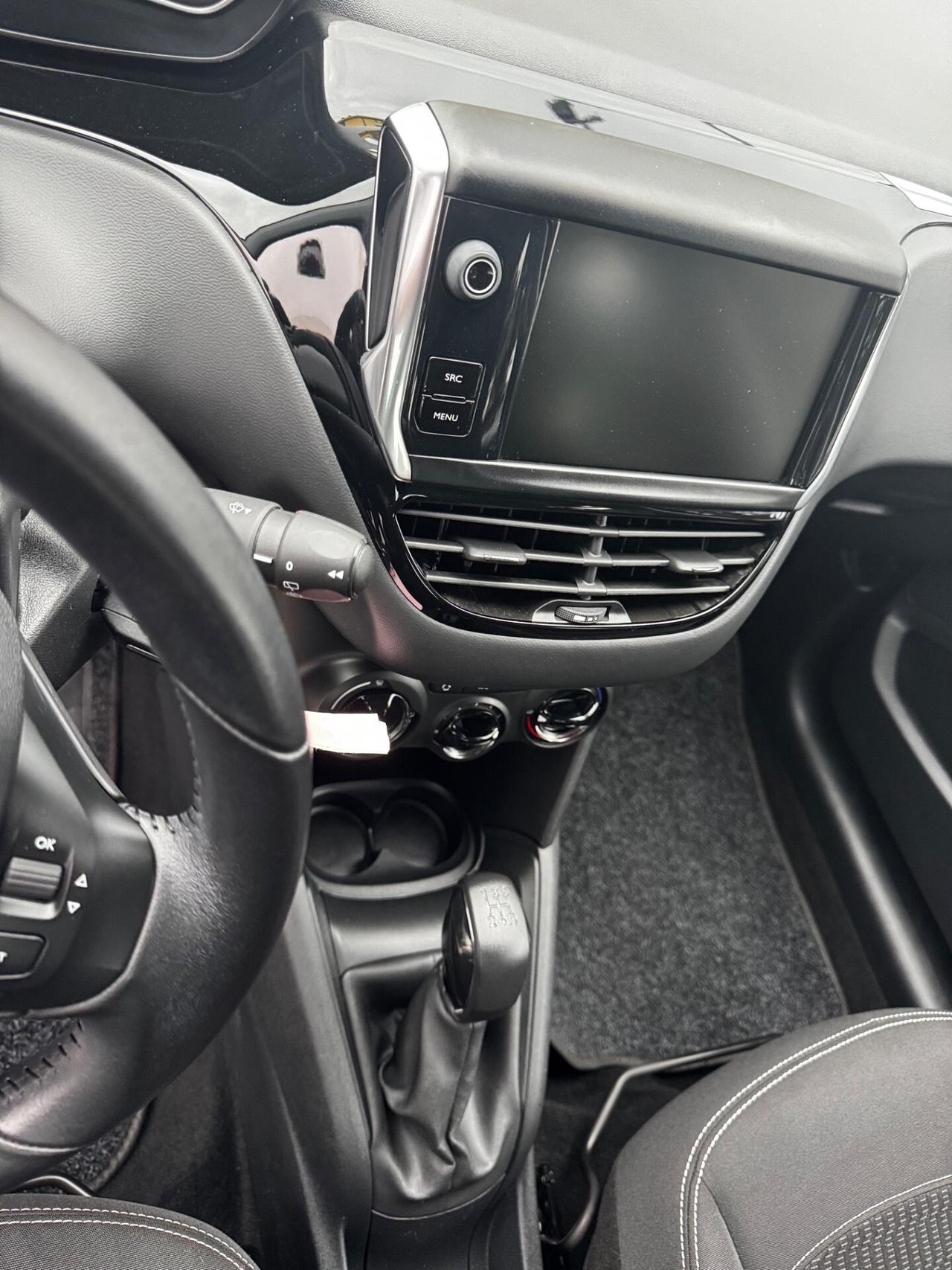 Peugeot 208 PureTech 82 5 porte Allure neopatentati