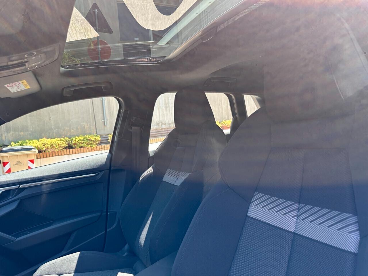 Audi A3 Sportback 30 TDI S tronic S Line / PANORAMA / R18 / VIRTUAL NAVI