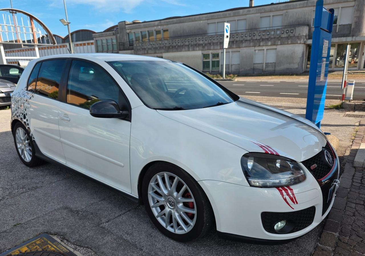Volkswagen Golf GTD anno 2008 con 313.500 Motore sost