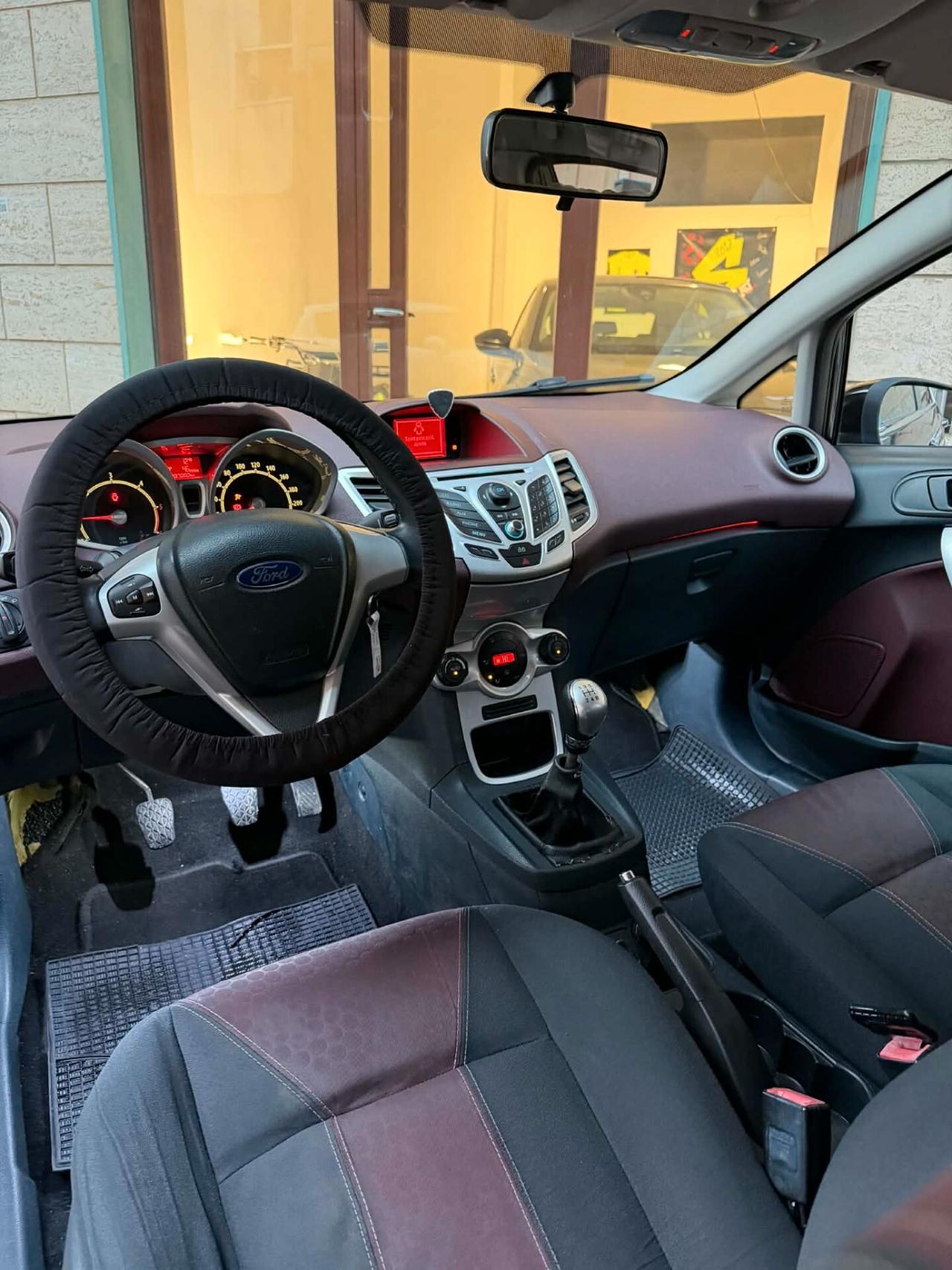 Ford Fiesta 1.4 TDCi 68CV 5 porte Titanium