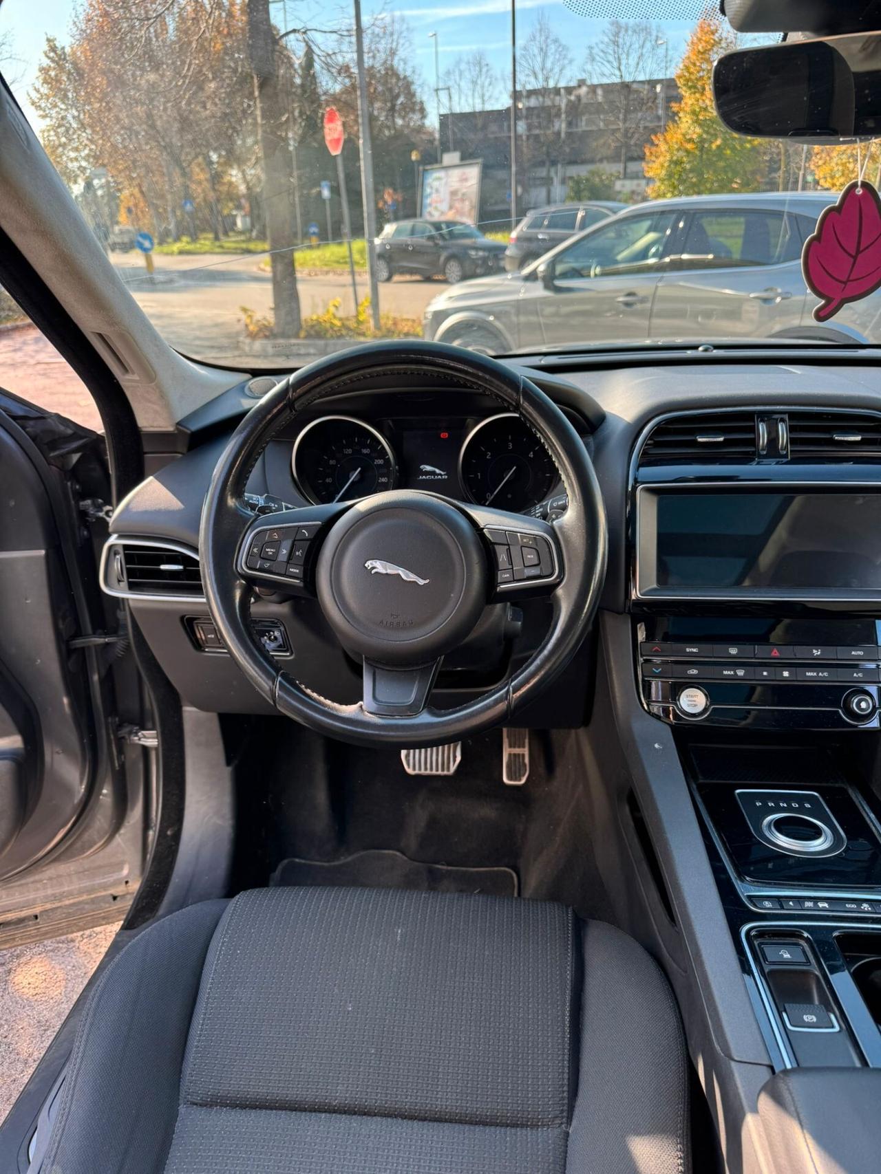 Jaguar F-Pace 2.0 D 180 CV AWD Portfolio