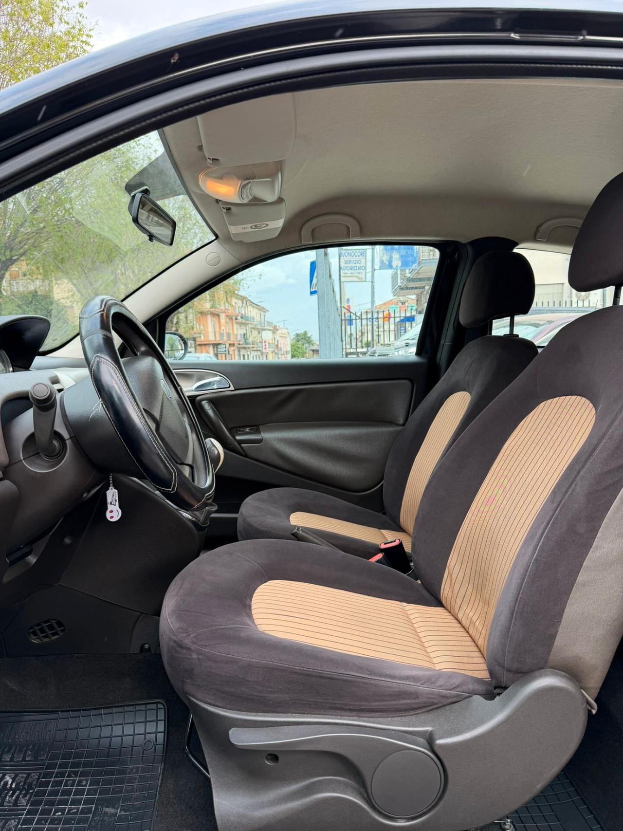 Lancia Ypsilon 1.3 MJT 75 CV Argento