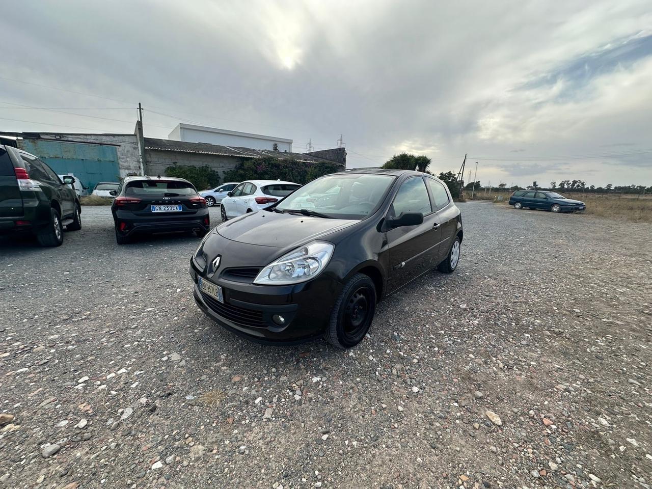 Renault Clio 1.5 Diesel- NEOPATENTATI