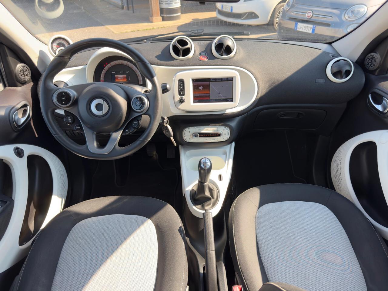 Smart ForFour PASSION LED NAVI KAMERA SENSORI FULL!!