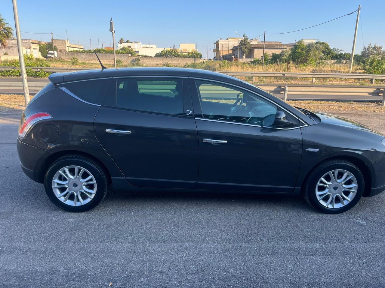 Lancia Delta 1.6 MJT Silver 2011