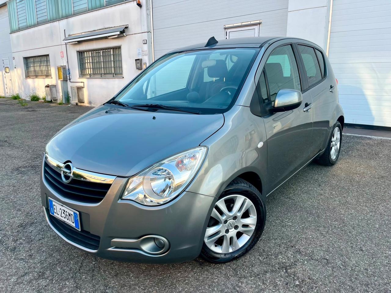 Opel Agila 1.2benz 2011 141.000km cambio automatico perfetta