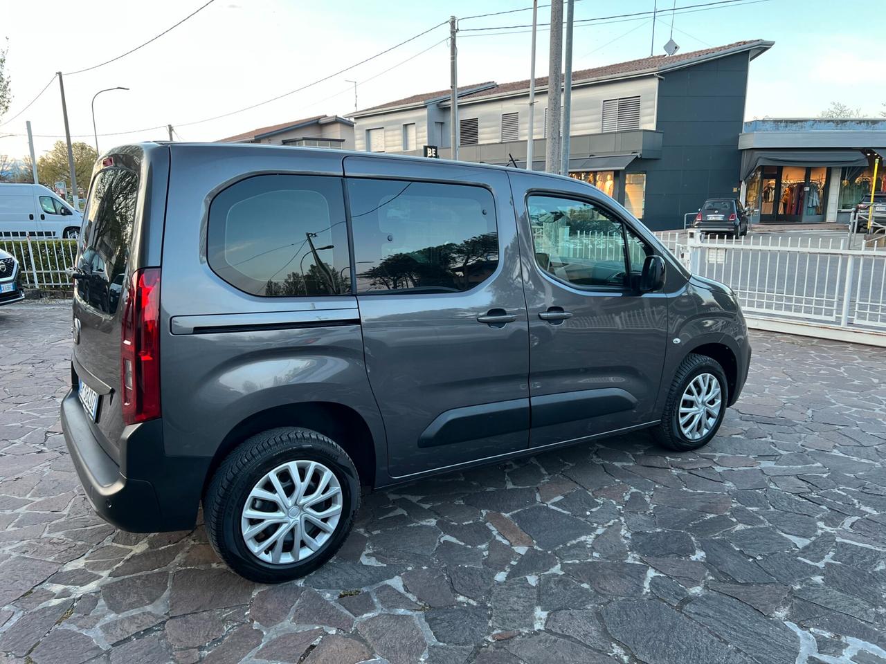 Fiat Doblo 1.5 BlueHdi 130CV AT8 Combi N1 Autocarro 5 posti