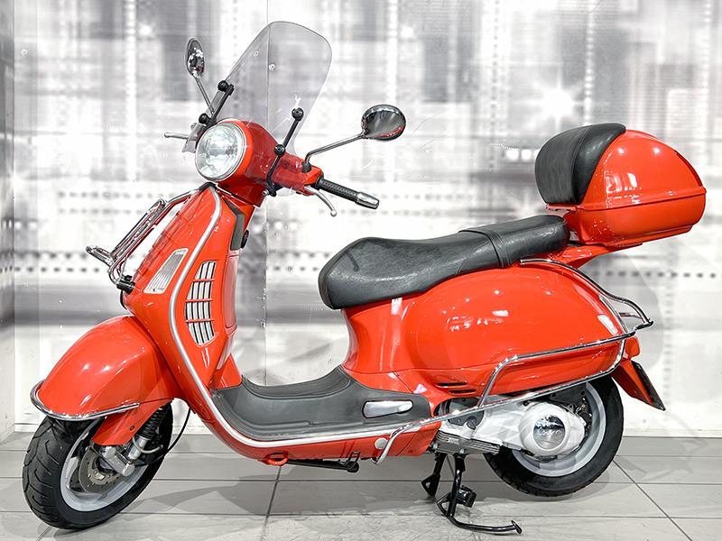 Piaggio Vespa GTS 250