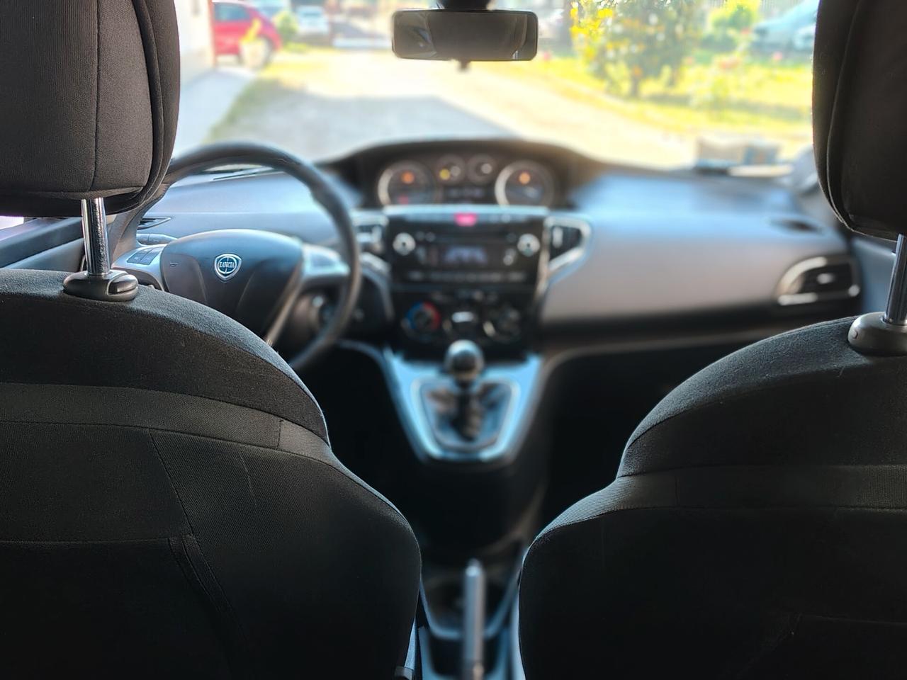 Lancia Ypsilon PLATINUM – Condizioni Eccellenti