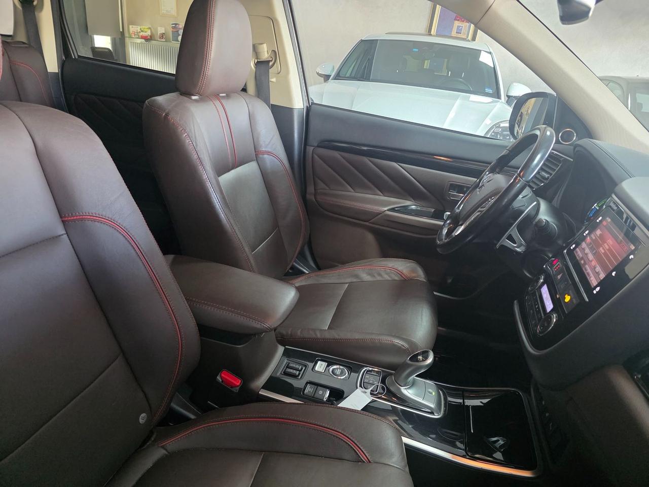 Mitsubishi Plug-in Hybrid Outlander Diamond #8868