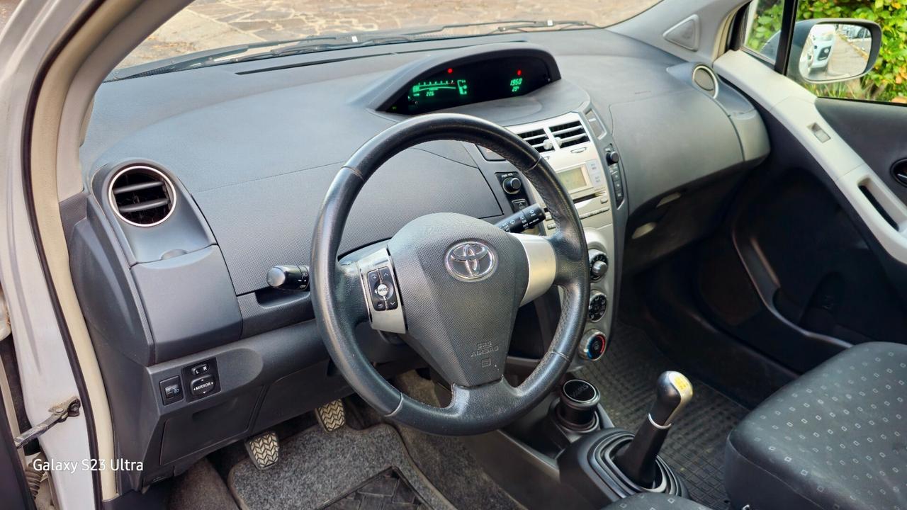 Toyota yaris ok neopatentati garantita 12 mesi