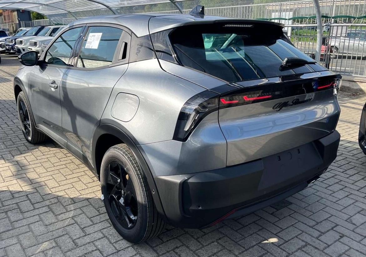 Alfa Romeo Junior 1.2 136 CV Hybrid eDCT6 Speciale AUTO A NOLEGGIO