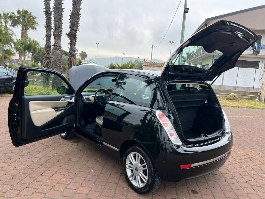 Lancia Ypsilon 1.3 MJT 75 CV Platino