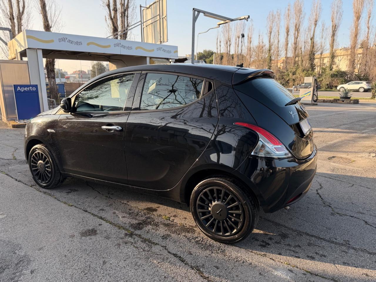 Lancia Ypsilon 1.0 FireFly 5 porte S&S Hybrid Alberta Ferretti