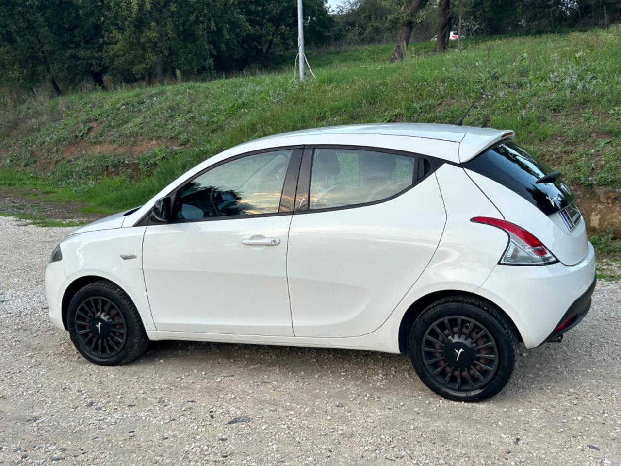 Lancia Ypsilon 1.2 69 CV 5 porte Silver