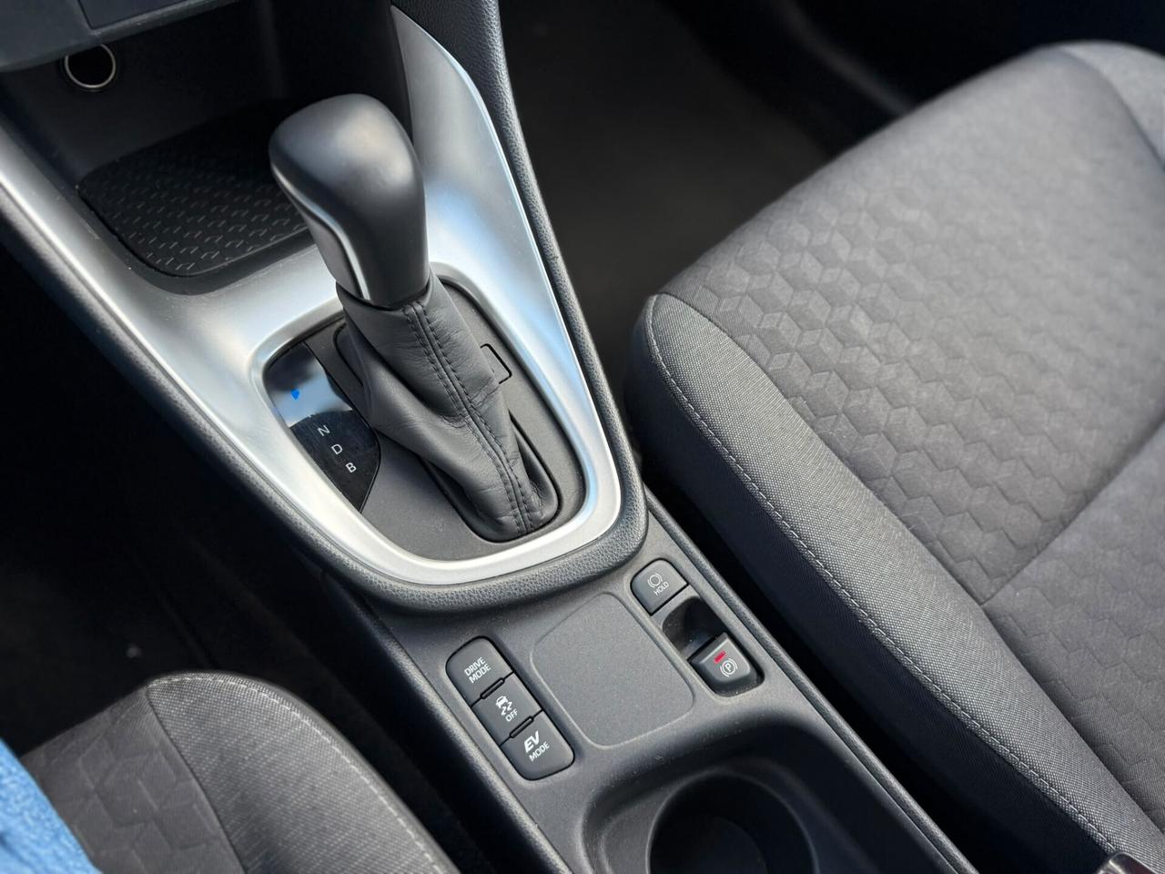 Toyota Yaris 1.5 Hybrid 5 porte Business